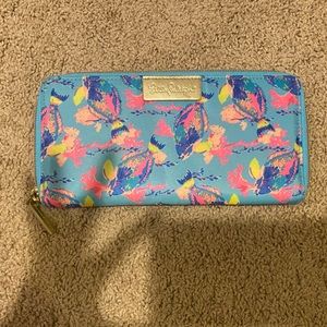 lilly pulitzer travel wallet in fish print